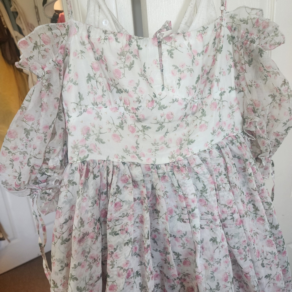 Floral Puff-Sleeve Midi Dress in Soft Pink - - Picture 4 of 7